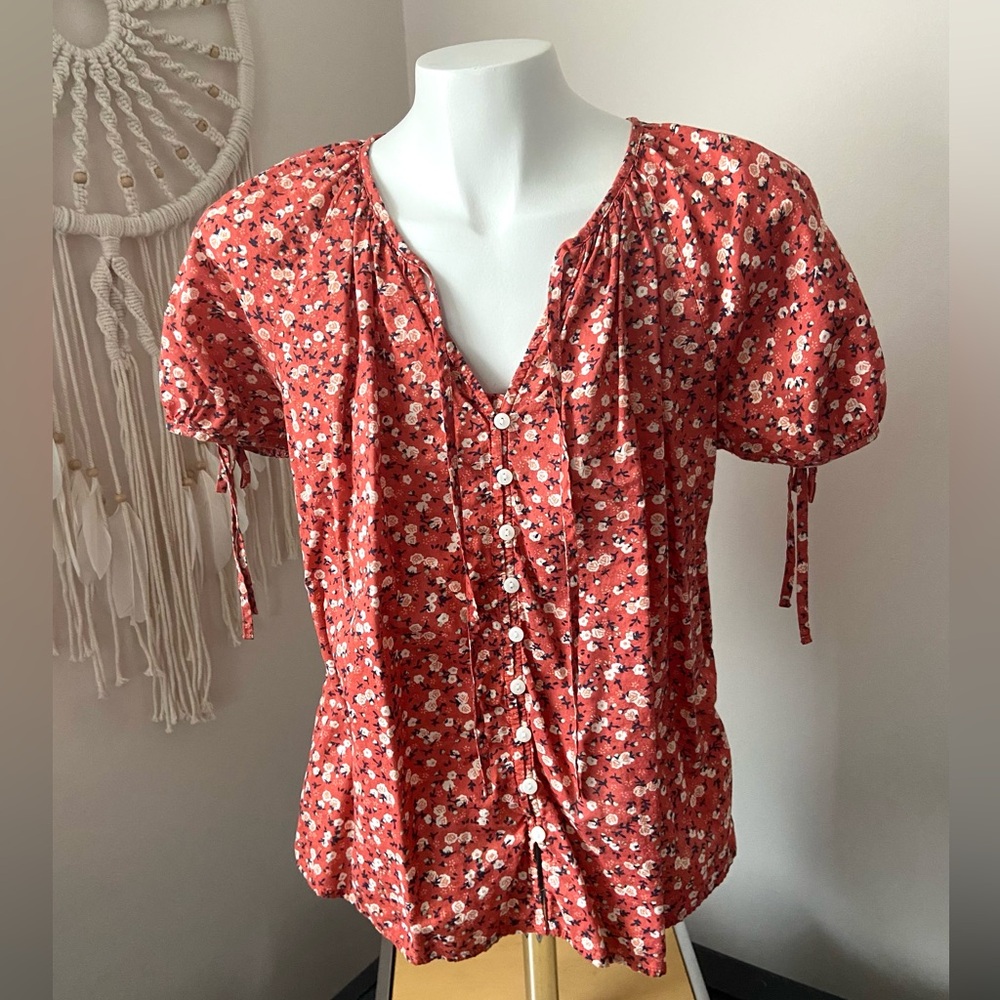 Universal Thread Women’s Button Up Blouse Size Small